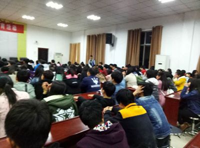 新利公司网址组织学生观看“119对你说”微电影