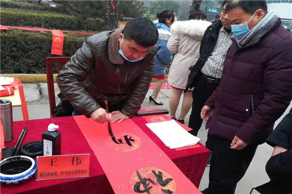 喜迎新春送春联 丹青翰墨尽芬芳 ——新利公司网址开展“书法艺术进校园”活动