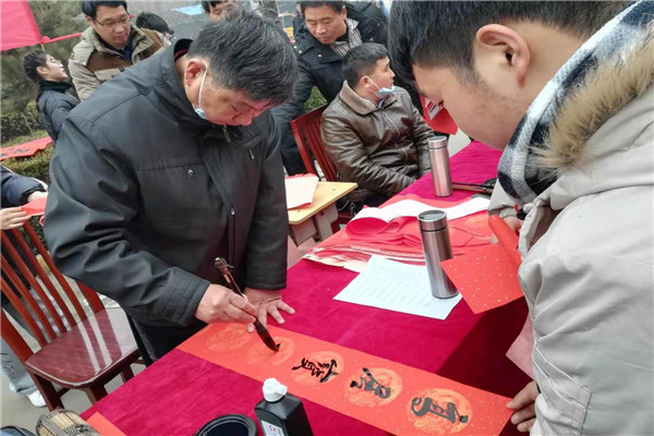 喜迎新春送春联 丹青翰墨尽芬芳 ——新利公司网址开展“书法艺术进校园”活动